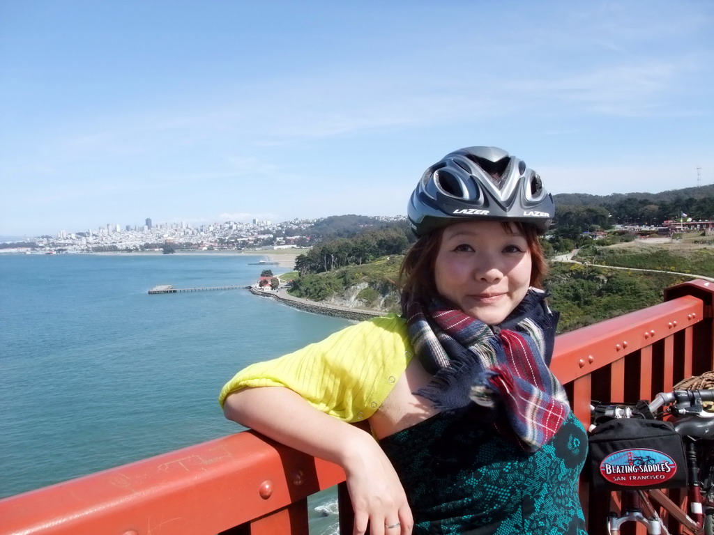 Miaomiao on the Golden Gate Bridge