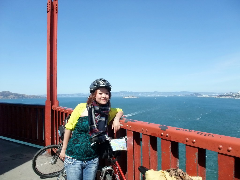 Miaomiao on the Golden Gate Bridge