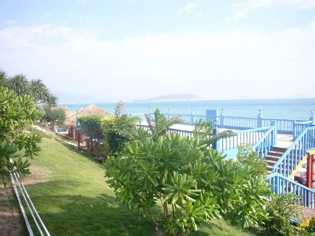 The beach of Yalong Bay with the top of the beach shack of Gloria Resort Sanya