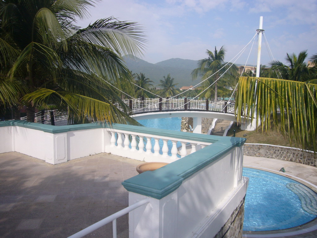 Swimming pool and bridge at the Gloria Resort Sanya