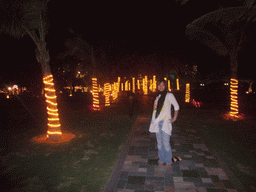 Miaomiao at the gardens of the Gloria Resort Sanya, by night