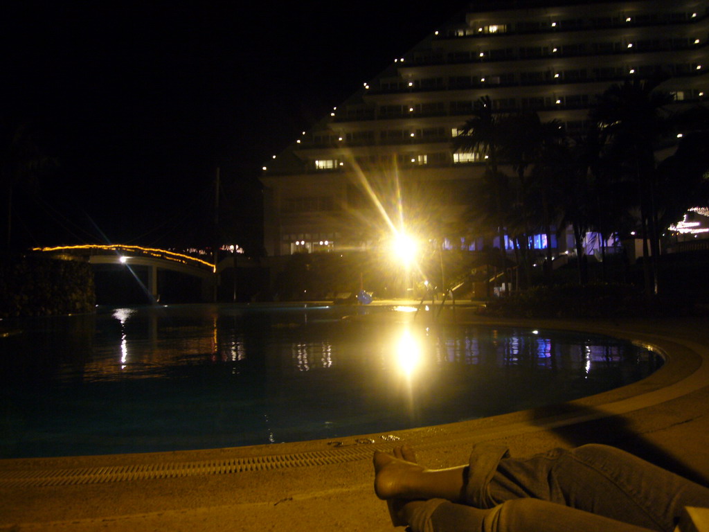 Miaomiao at the swimming pool at the Gloria Resort Sanya, by night