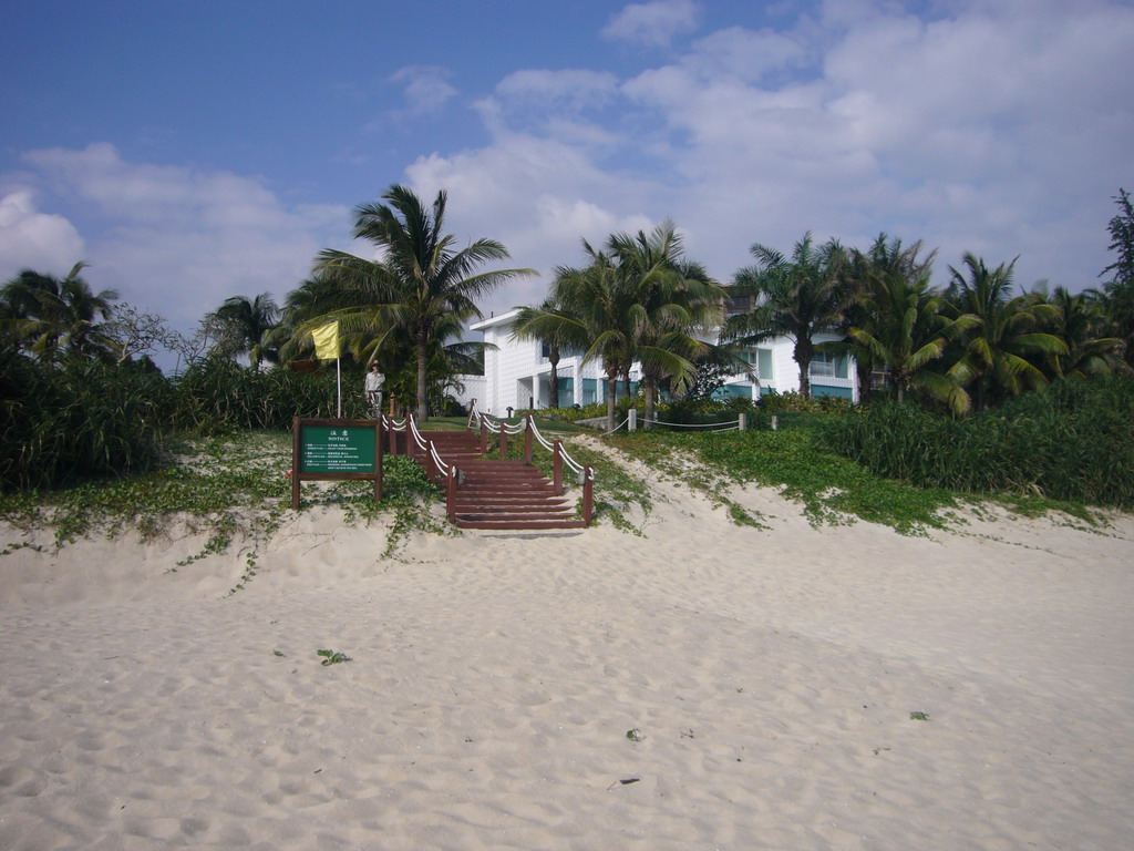 Entrance to another hotel at the beach of Yalong Bay