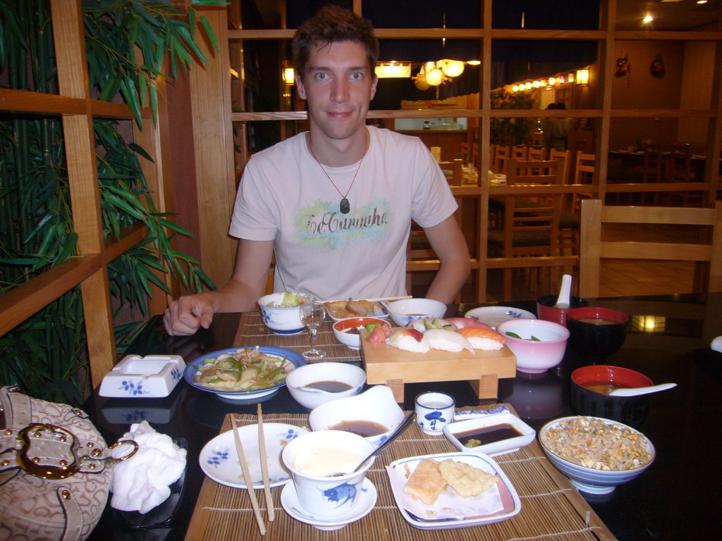 Tim having dinner at the restaurant of the Gloria Resort Sanya