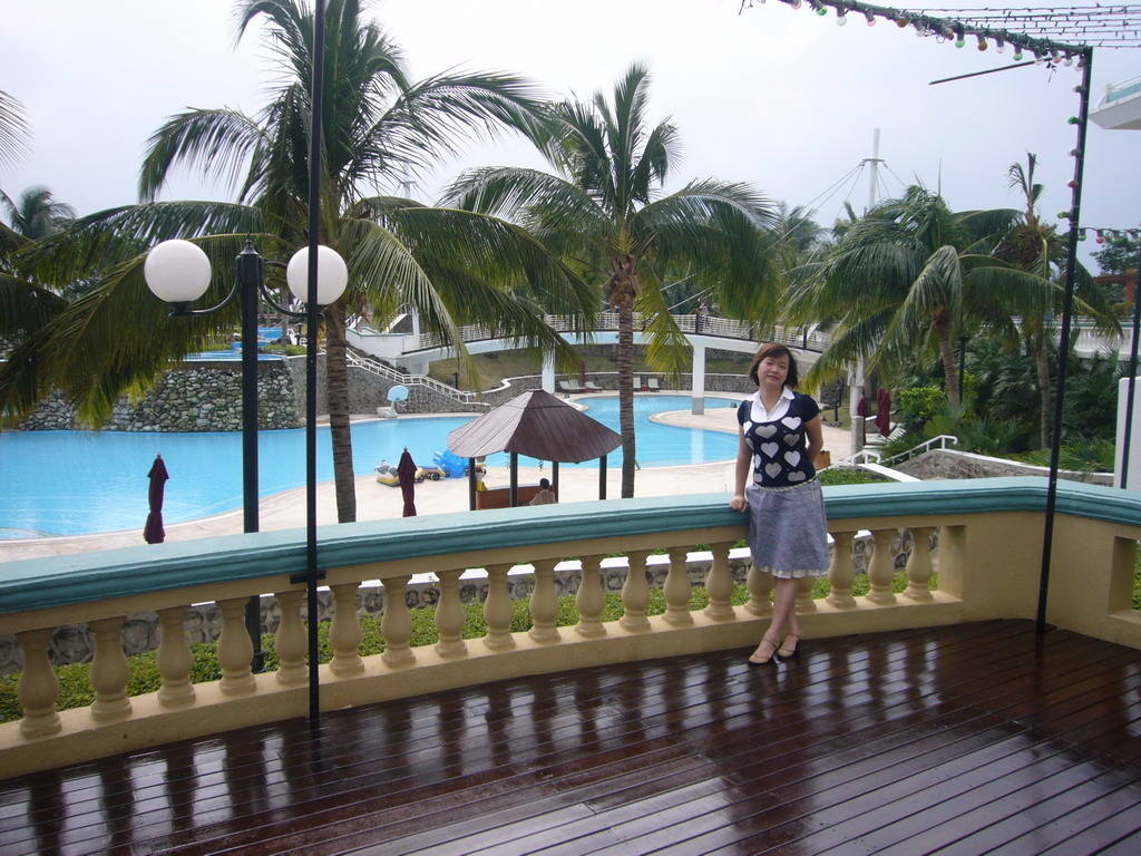 Miaomiao in front of the swimming pool at the Gloria Resort Sanya