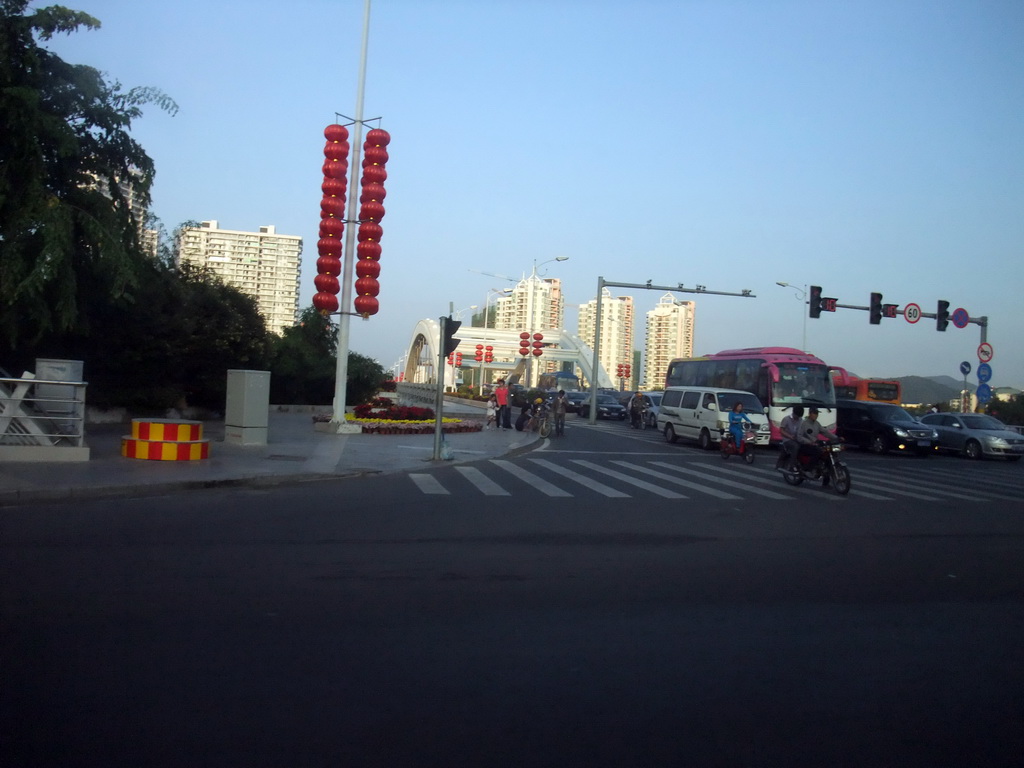 The Yuechuan Bridge over the Sanyahe River, viewed from a car