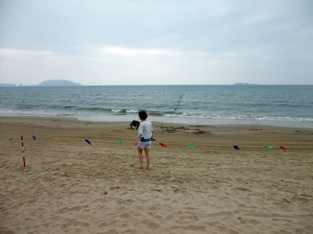 Miaomiao at the beach in front of the Ocean Sonic Resort