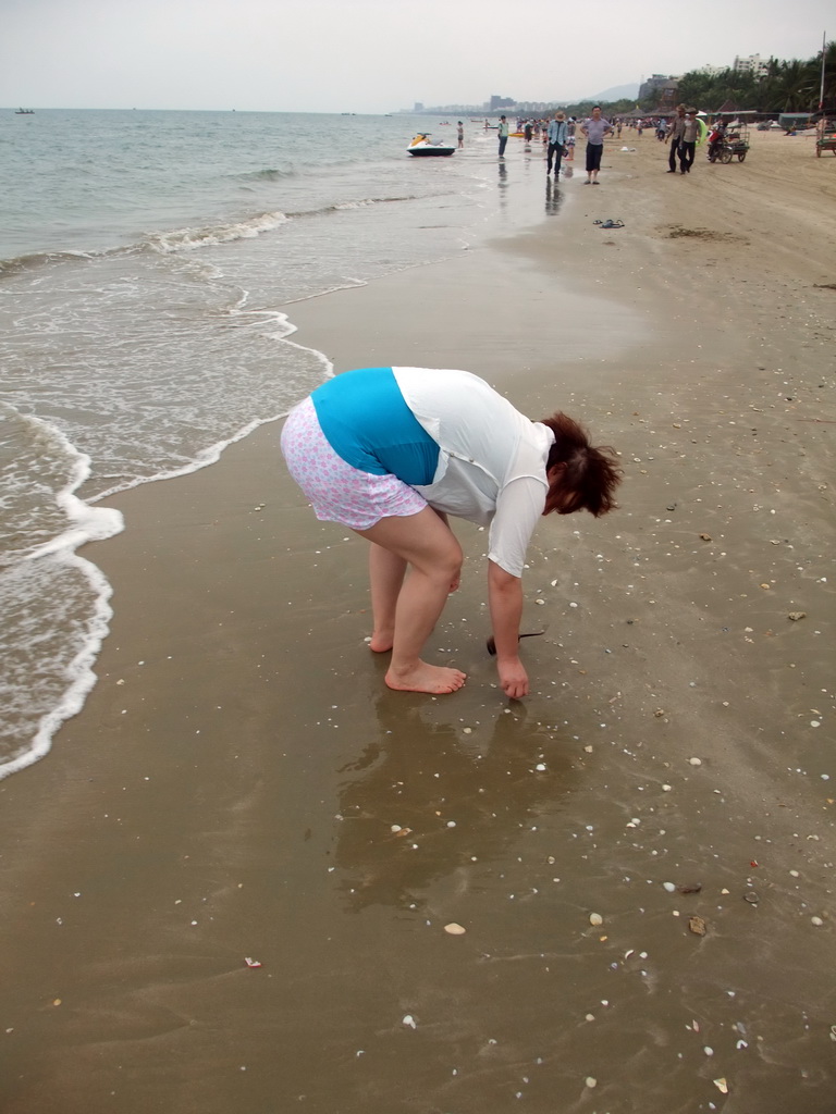 Miaomiao at the beach in front of the Ocean Sonic Resort