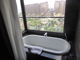 Bathtub in our bathroom at the Sanya Bay Mangrove Tree Resort, with a view on the central area with the Amazon Jungle Water Park