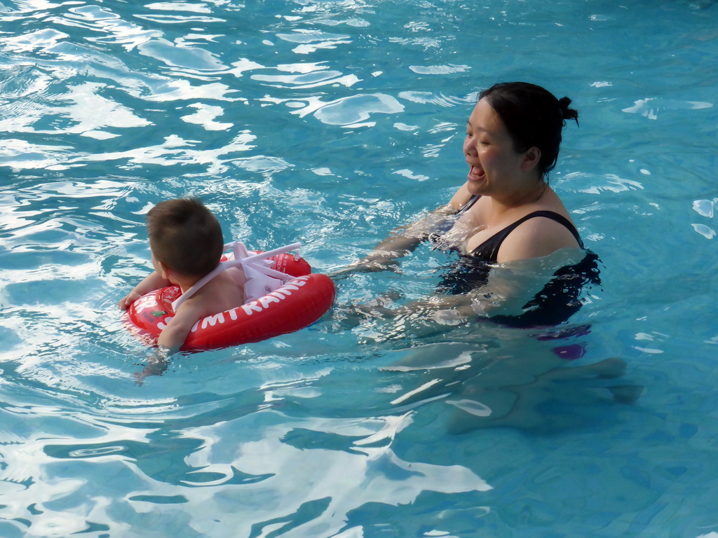 Miaomiao and Max in the swimming pool of the Sanya Bay Mangrove Tree Resort