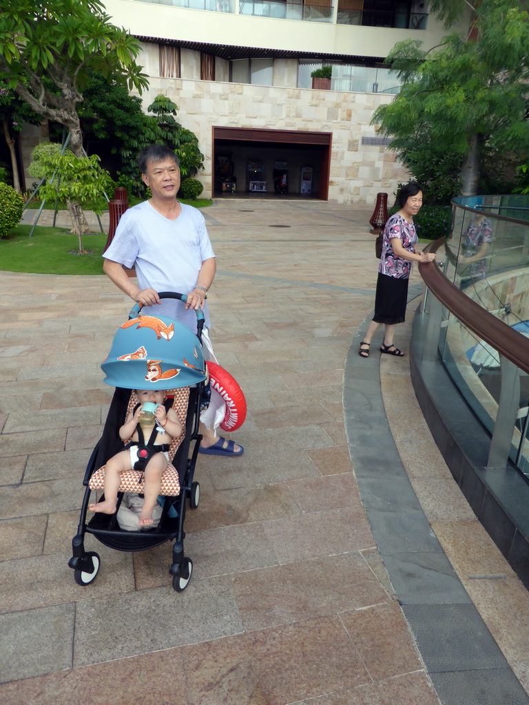 Max and Miaomiao`s parents at the top side of the aquarium of the Aqua restaurant at the InterContinental Sanya Haitang Bay Resort