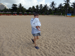 Max and Miaomiao`s father at the beach of the InterContinental Sanya Haitang Bay Resort