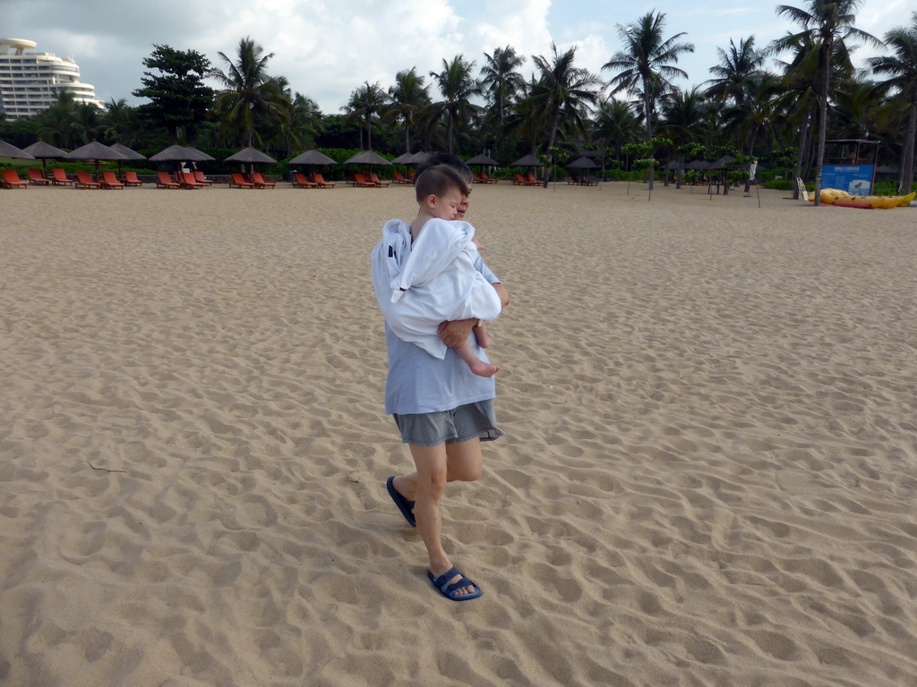 Max and Miaomiao`s father at the beach of the InterContinental Sanya Haitang Bay Resort