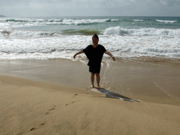 sanya_3_212 - 257 kb - 1024x768 - Miaomiao at the beach of the InterContinental Sanya Haitang Bay Resort Miaomiao at the beach of the InterContinental Sanya Haitang Bay Resort