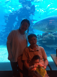 Miaomiao, her father and Max in front of the aquarium with fish at the Aqua restaurant at the InterContinental Sanya Haitang Bay Resort