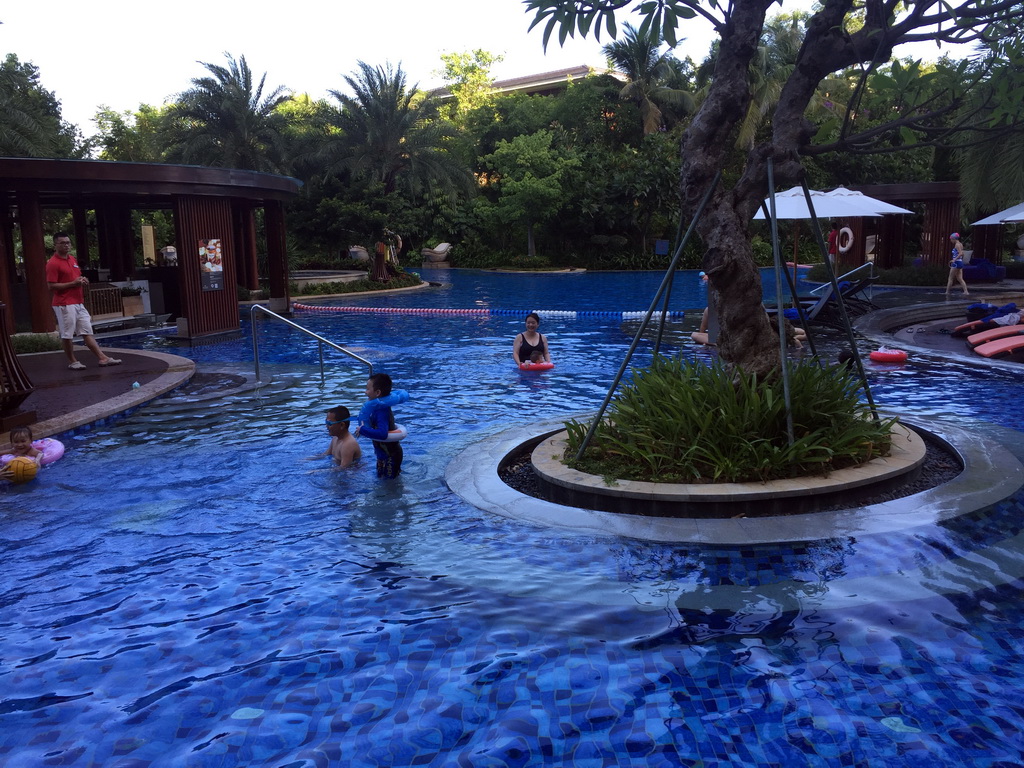 Miaomiao and Max in the swimming pool of the InterContinental Sanya Haitang Bay Resort