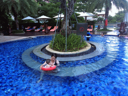 Miaomiao and Max in the swimming pool of the InterContinental Sanya Haitang Bay Resort
