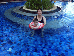 Miaomiao and Max in the swimming pool of the InterContinental Sanya Haitang Bay Resort