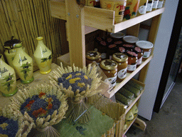 sault_1_043 - 248 kb - 1024x768 - Lavender and jars in the Lavender shop Lavender and jars in the Lavender shop