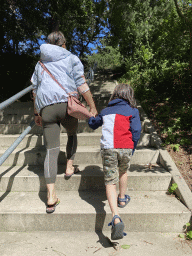 Miaomiao and Max on the staircase from the Rampweg road to the West Repart beach