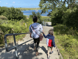 Miaomiao and Max on the staircase from the Rampweg road to the West Repart beach