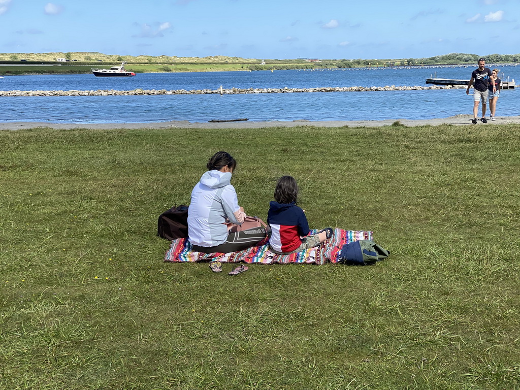 Miaomiao and Max at the West Repart beach