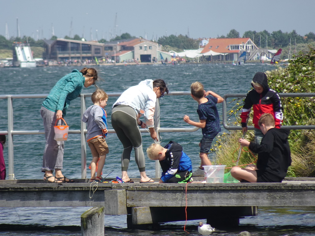 Miaomiao and our friends catching crabs at the Duikplaats `t Koepeltje, viewed from the West Repart beach