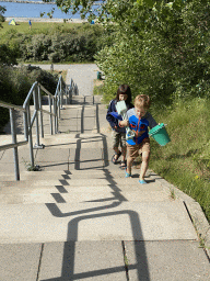 Max and his friend at the staircase from the West Repart beach to the Rampweg road