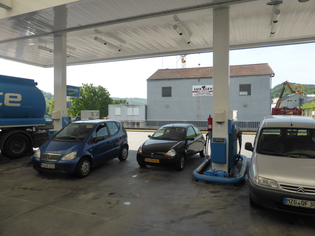 Our Ford Ka at the gas station next to the Route du Vin road at Schengen (Waistrooss)