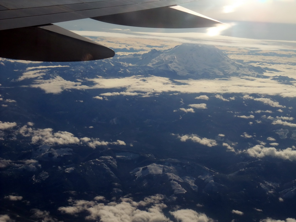 Mount Rainier, viewed from the airplane to New York