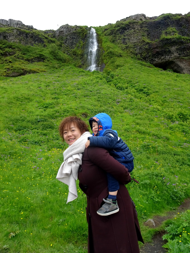 Miaomiao and Max in front of a smaller waterfall at the north side of the Seljalandsfoss waterfall