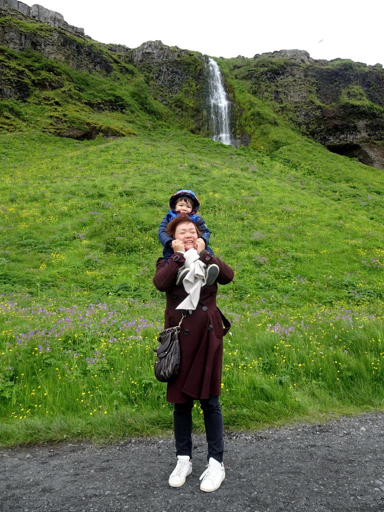 Miaomiao and Max in front of a smaller waterfall at the north side of the Seljalandsfoss waterfall