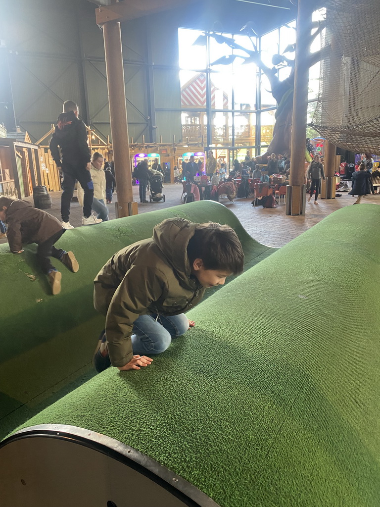 Max at the Kletterabenteuer attraction at the Wunderwald section at the Toverland theme park