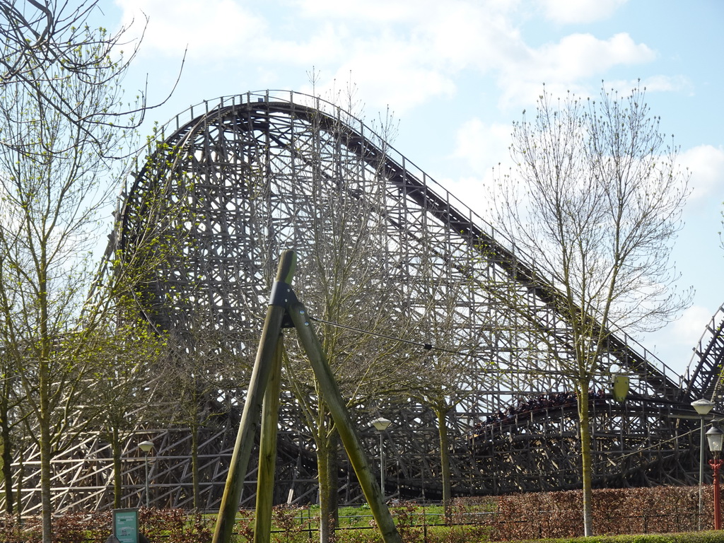 The Kletterparcours attraction at the Wunderwald section and the Troy attraction at the Ithaka section at the Toverland theme park