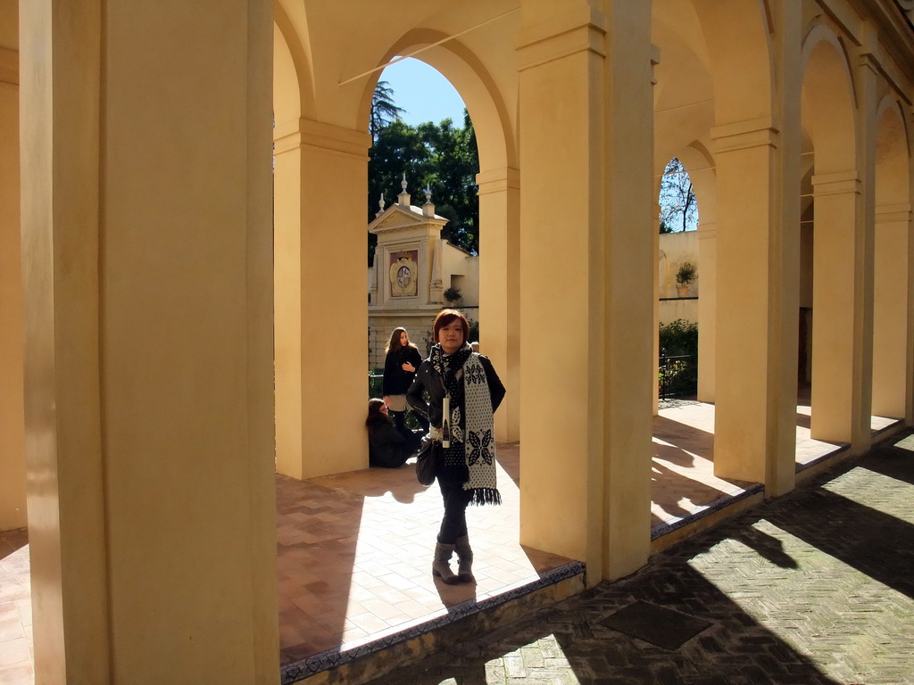 Miaomiao at the gate to the Jardín de las Flores garden at the Alcázar of Seville