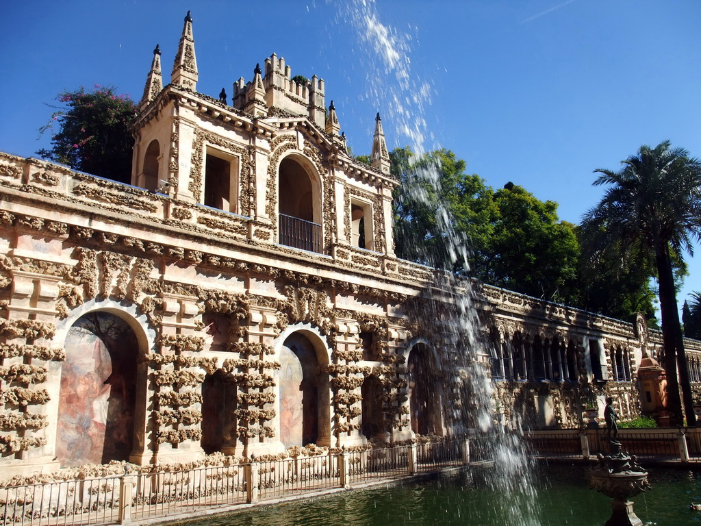 The Estanque de Mercurio pond and the Galeria del Grutesco gallery at the Gardens of the Alcázar of Seville