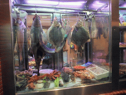 Fish and seafood behind the window of Restaurante La Isla, by night