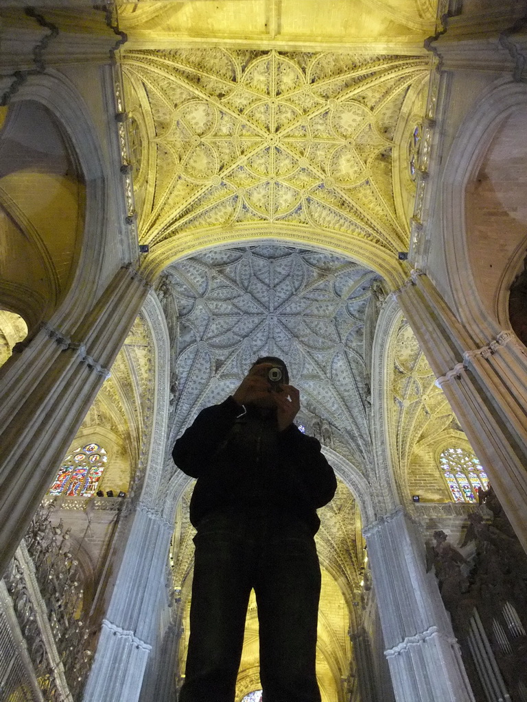Tim with a mirror and the reflection of the ceiling of the Seville Cathedral