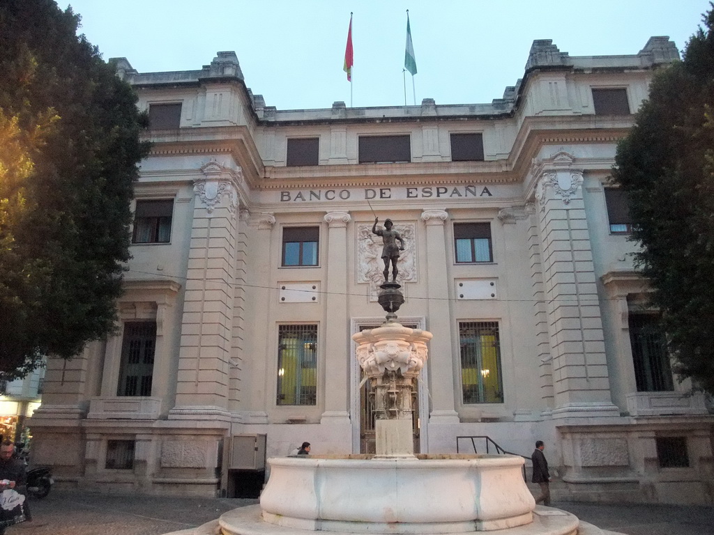 The front of the Banco de España building with a fountain at the Plaza de San Francisco square