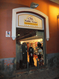 Padilla Crespo Sombreros shop in the Calle Adriano street, by night