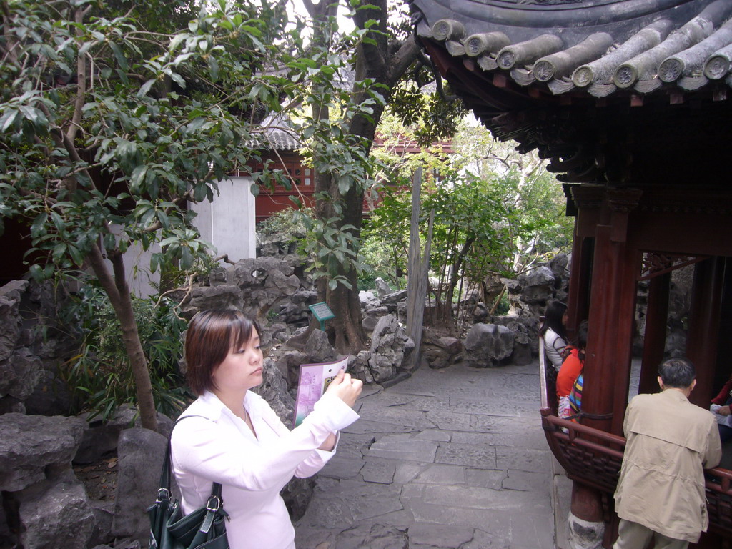 Miaomiao in the Yuyuan Garden in the Old Town