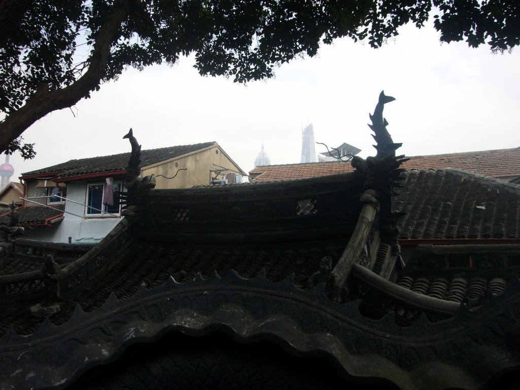 Roofs in the Yuyuan Garden in the Old Town, with a view on the Oriental Pearl Tower, the Jin Mao Tower and the Shanghai World Financial Center (under construction)