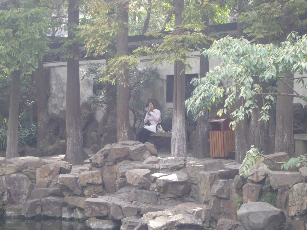 Miaomiao on a bench in the Yuyuan Garden in the Old Town