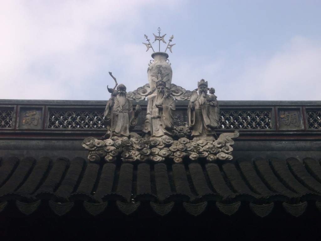 Statues at the roof of the Temple of the Town Gods in the Old Town