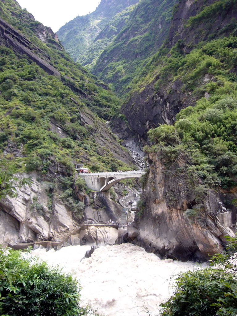 Bridge and tiger statue at Tiger Leaping Gorge