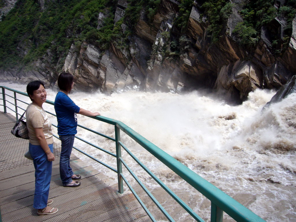 Miaomiao and Miaomiao`s mother at the rapids at Tiger Leaping Gorge