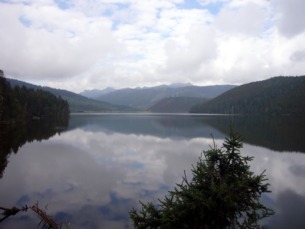Shudu Lake in Potatso National Park