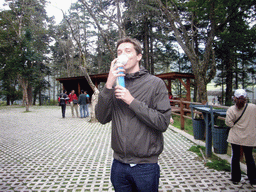 Tim with oxygen bottle in Potatso National Park