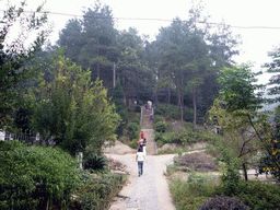Miaomiao on the path to the tomb of Mao Zedong`s parents