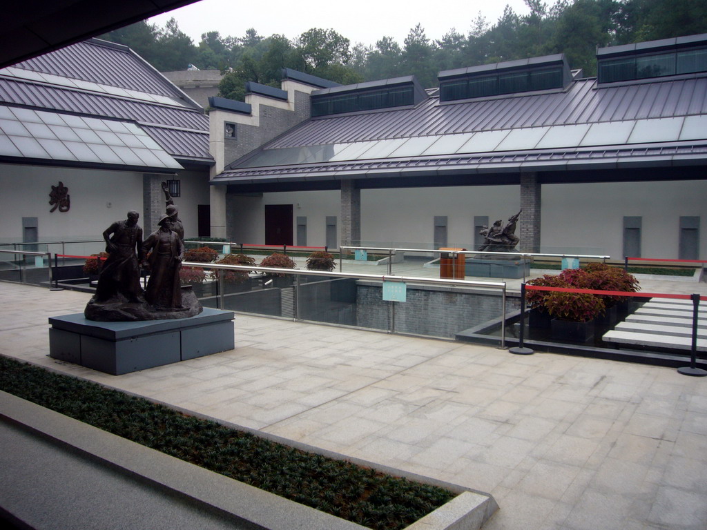 Statues on the top floor of the Shaoshan Mao Zedong Relic Museum